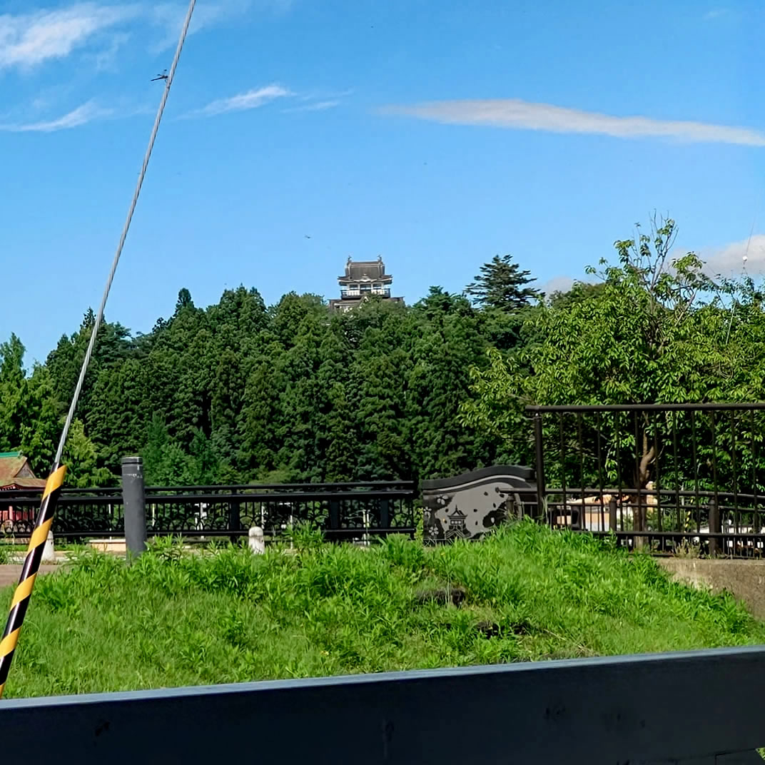 秋晴れの横手市 横手城を望む The自由庵